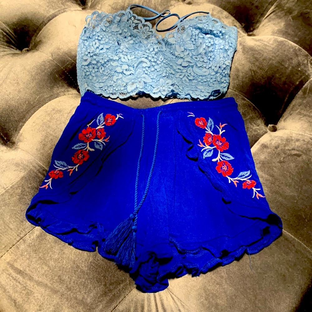 Boho ruffled shorts with flowered embroidery